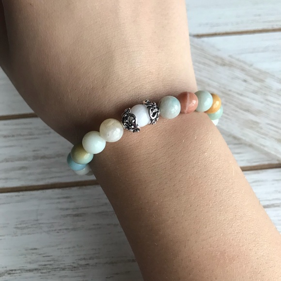 Handmade Natural Amazonite/ White Onyx Bracelet - Picture 2 of 2